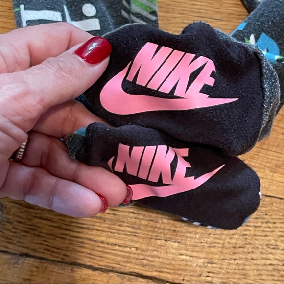 Nike Sleeper, Size 6 Months - Picture 3 of 7